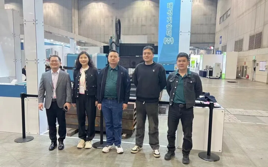 Машина для резки лазерных труб с ЧПУ 1500 Вт 0-300 р/мин Скорость шпинделя 9